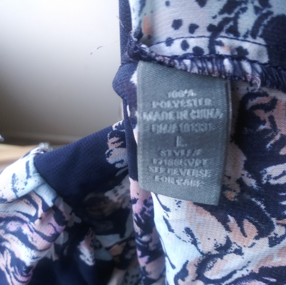 CHARLOTTE RUSSE ROSES TIE BLOUSE - BLUE & PINK - Picture 4 of 4